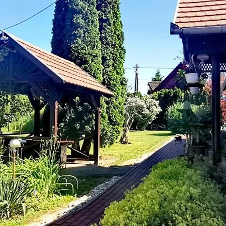 Noe Barkaja Vendeghaz Διαμέρισμα *