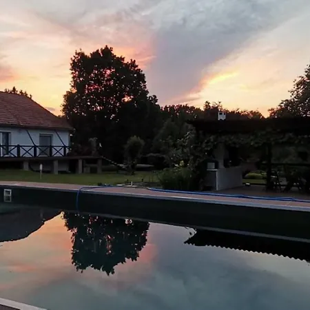 Noe Barkaja Vendeghaz * Nagyrákos